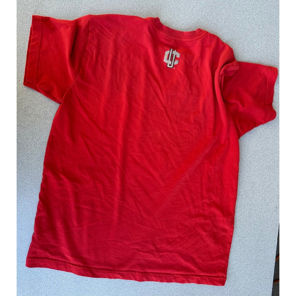 Nike Dri-FIT UConn Huskies T-Shirt Mens Red Short Sleeve NCAA Graphic Tee - Picture 4 of 4